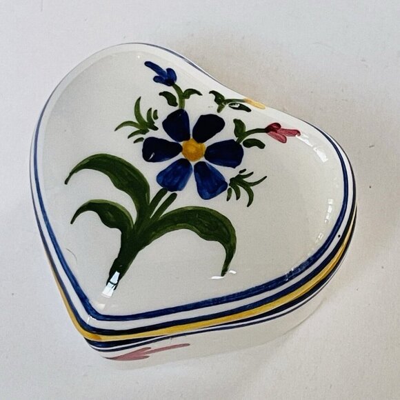 Porcelain Handpainted Heart Shaped Trinket Box Flowers Portugal 204-E - Picture 1 of 8
